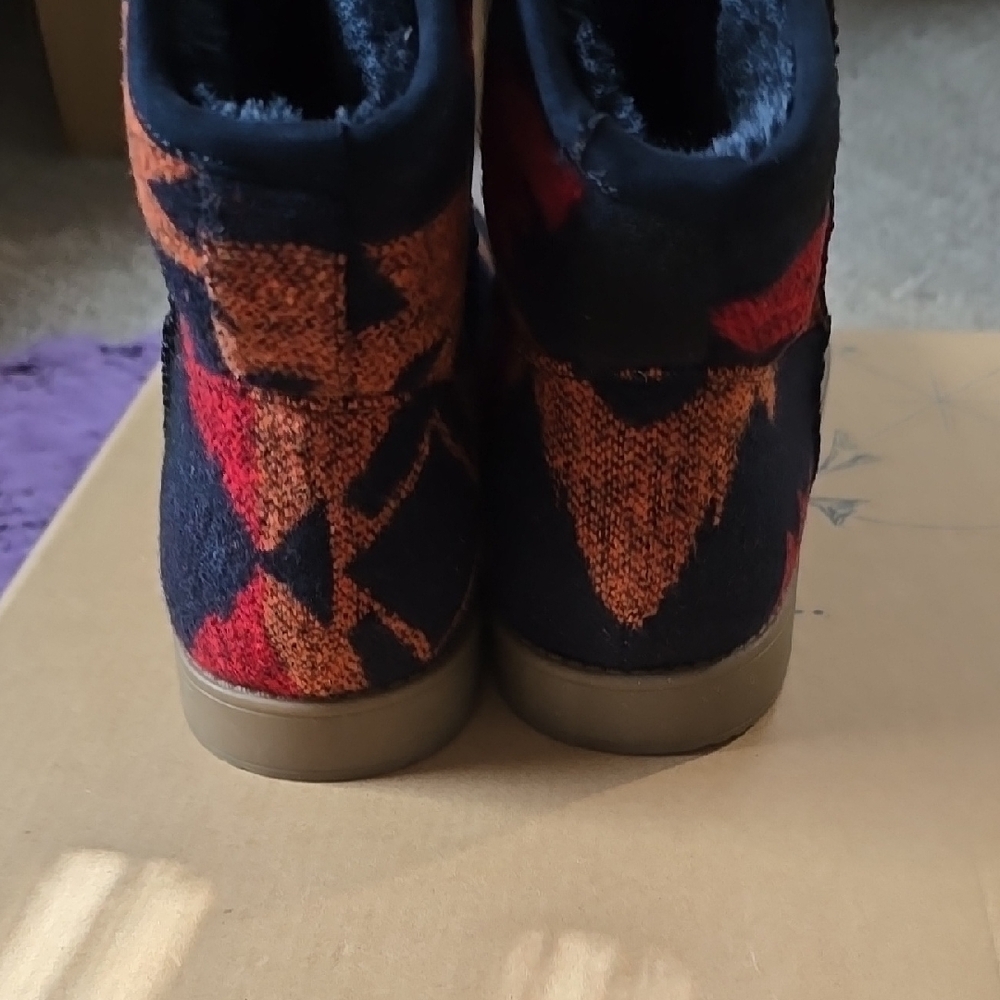 Colorful Patterned Boots - Picture 4 of 5